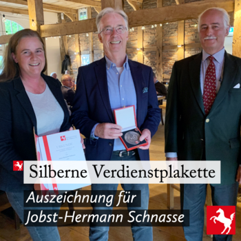 Jobst-Hermann Schnasse hat die Silberne Verdienstmedaille erhalten